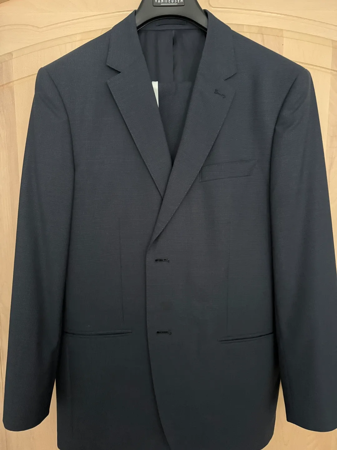 Wayne Gretzky Collection Navy Suit 42S