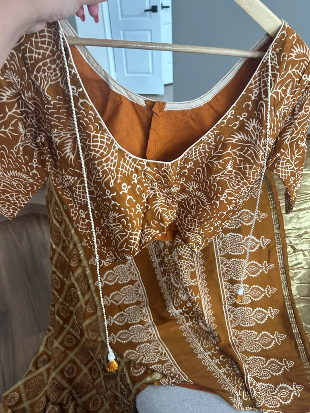 Brown Sari with Blouse image indicator(6)