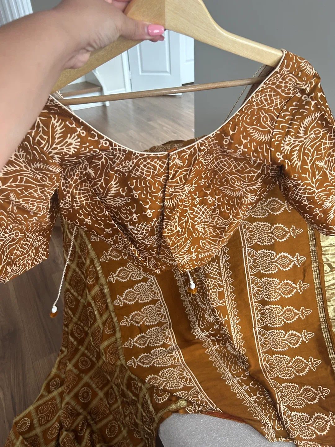 Brown Sari with Blouse image indicator(5)