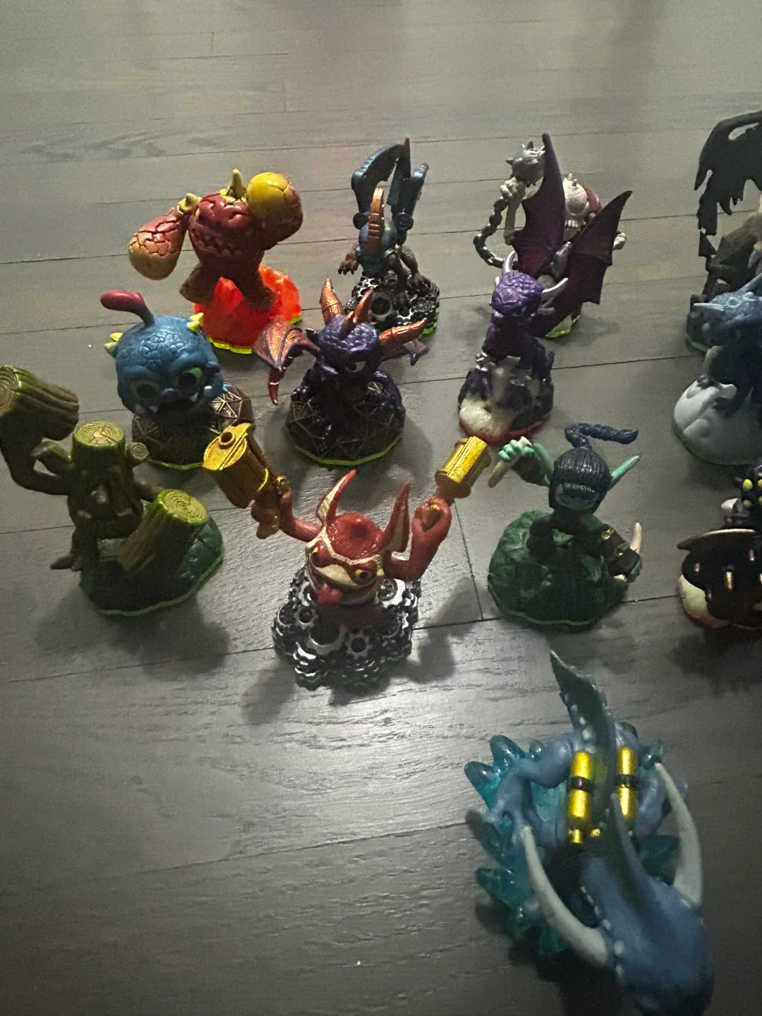 Skylanders Figures Lot image indicator(3)