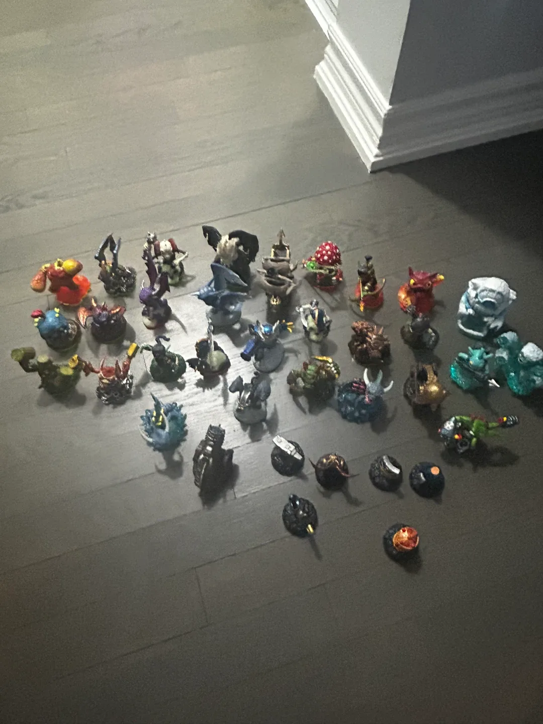 Skylanders Figures Lot image indicator(5)