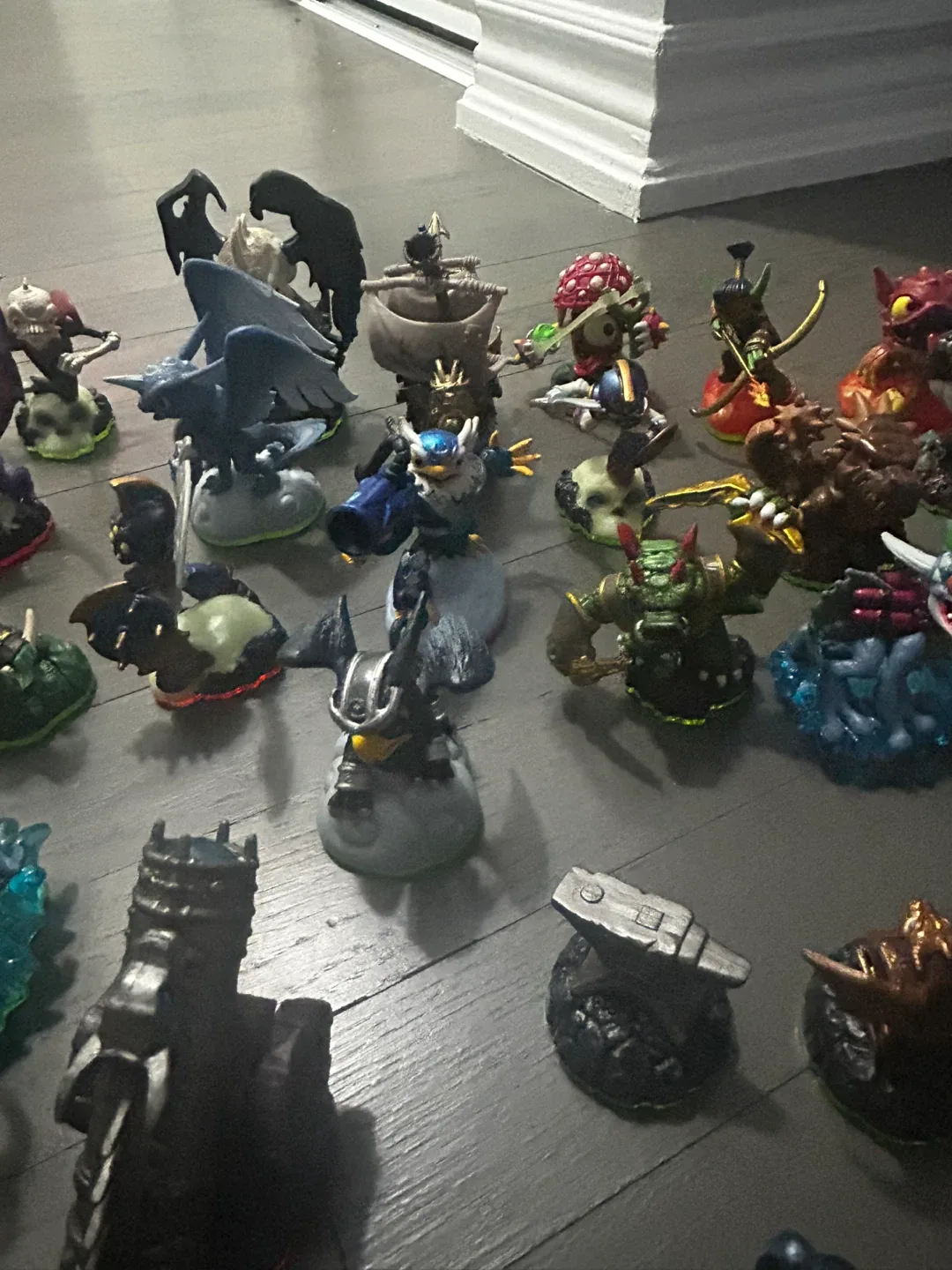 Skylanders Figures Lot image indicator(4)