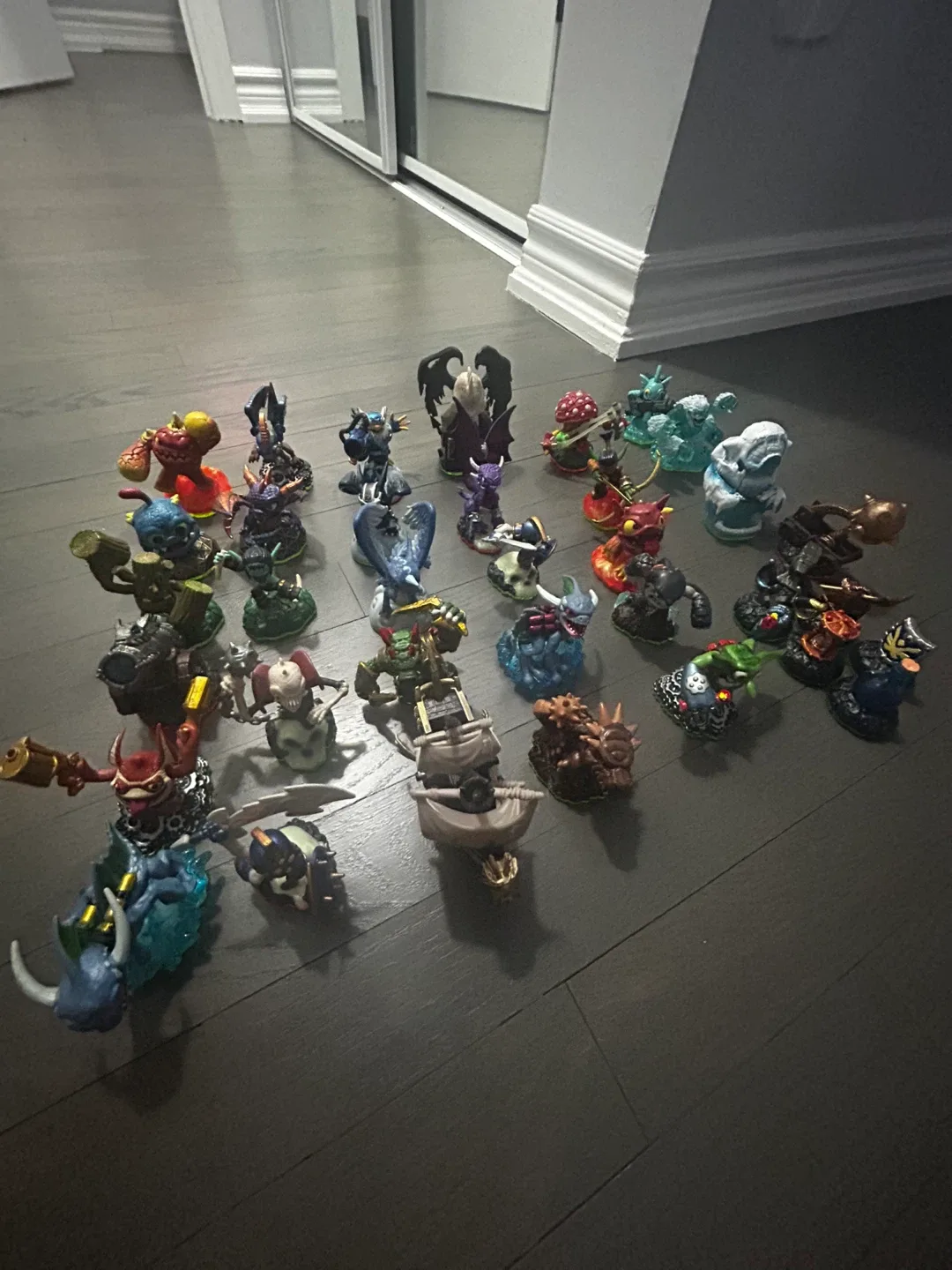Skylanders Figures Lot image indicator(6)