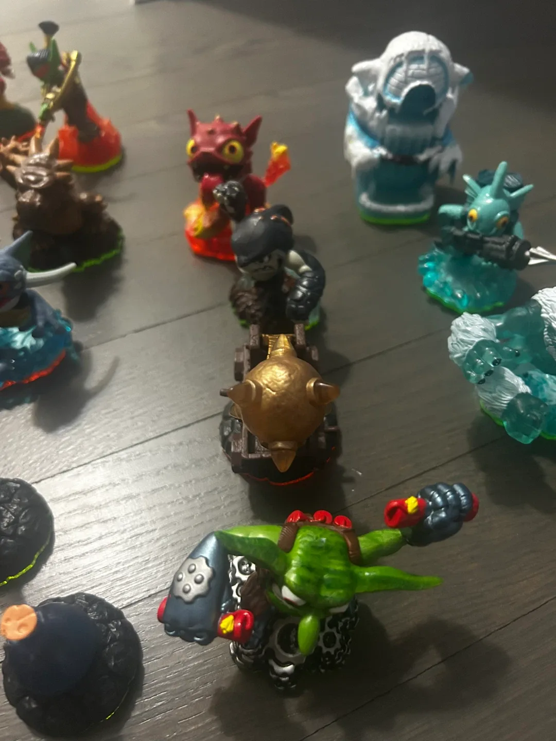 Skylanders Figures Lot image indicator(7)