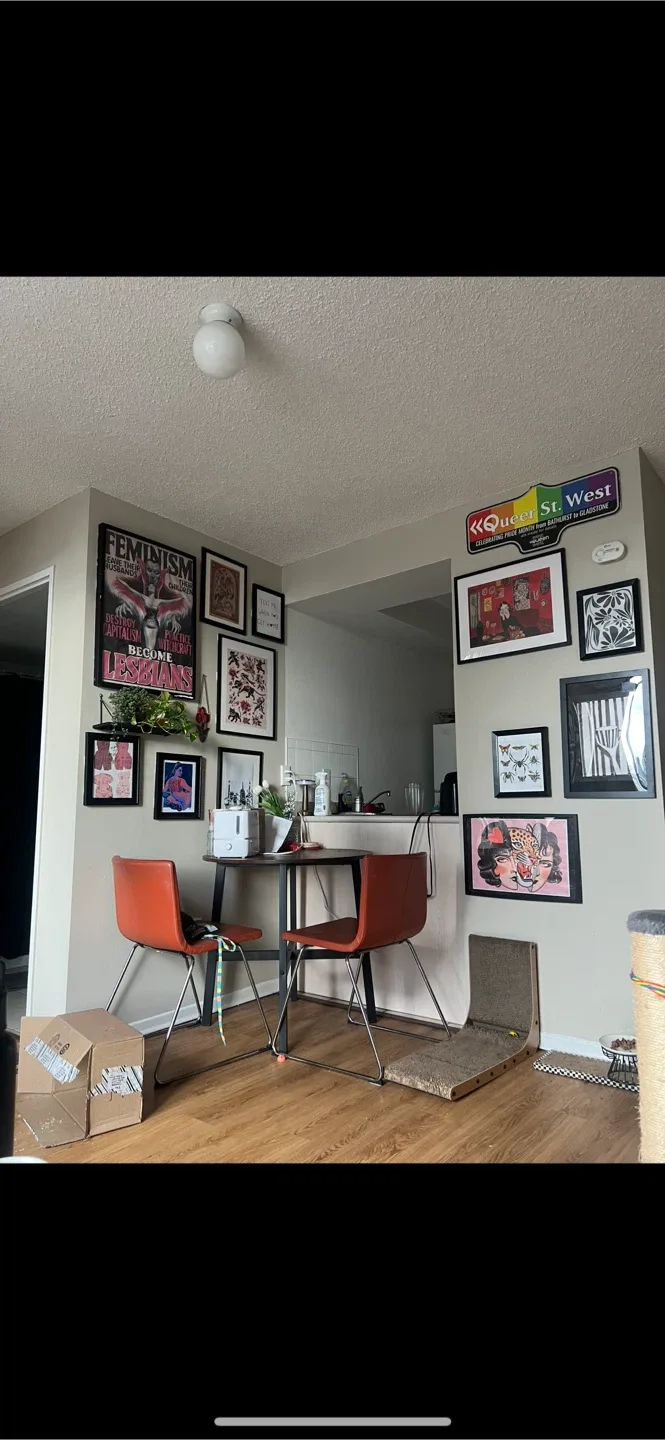 Room for rent in 2b 1.5 bath on queen west