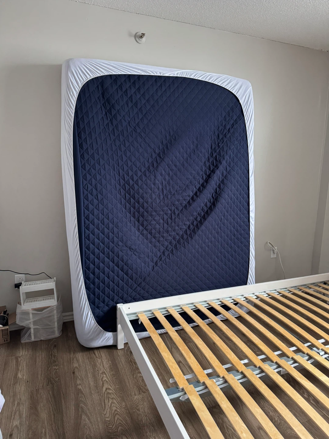 Queen Size Bed Frame + Mattress - photo 5