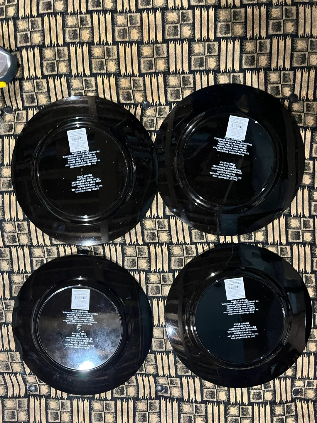 Golden glitter plastic plates image indicator(2)