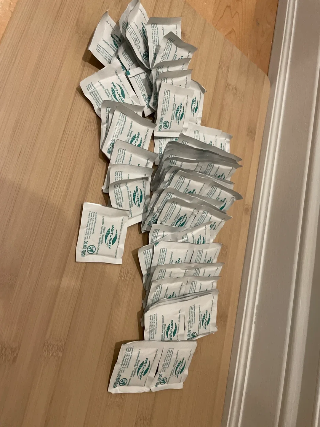 60 Wet-Nap Moist Towelettes - Individual Packets image indicator(2)