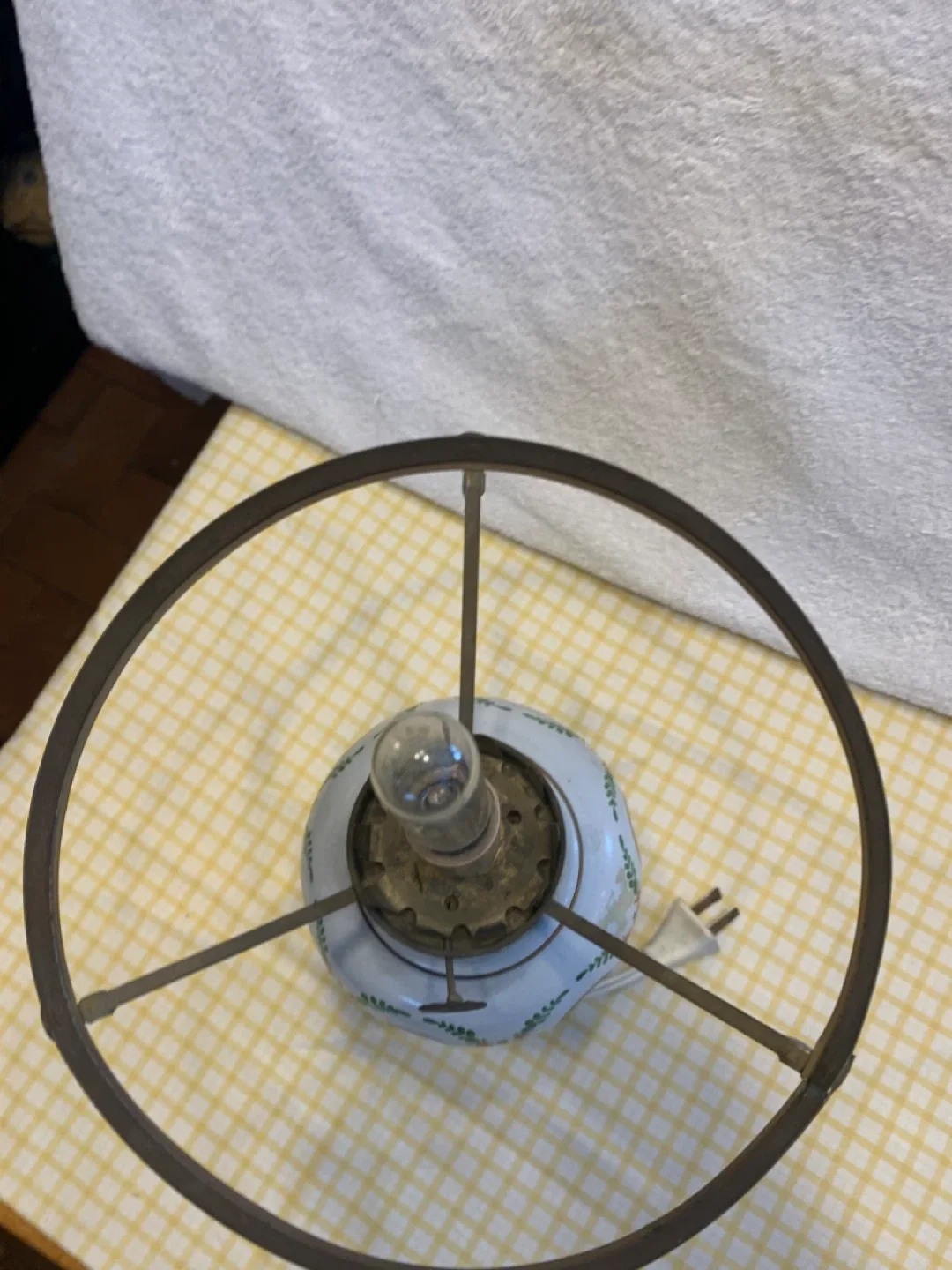 Vintage Floral Patterned Table Lamp image indicator(4)