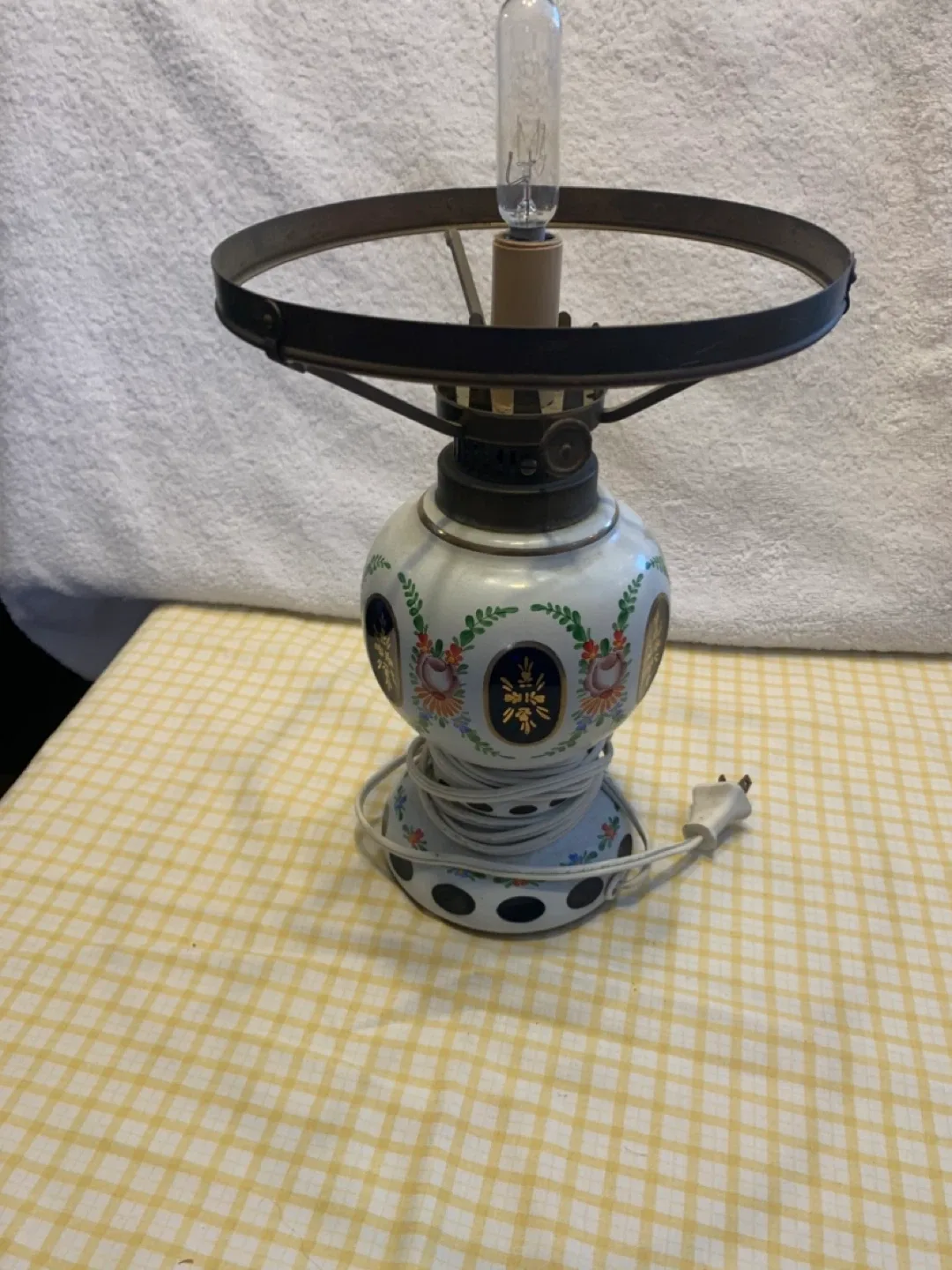 Vintage Floral Patterned Table Lamp