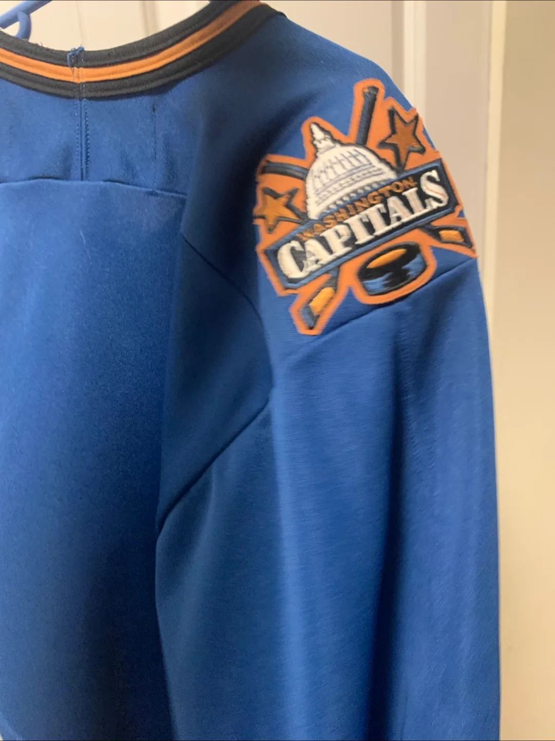 Washington Capitals CCM Hockey Jersey image indicator(5)