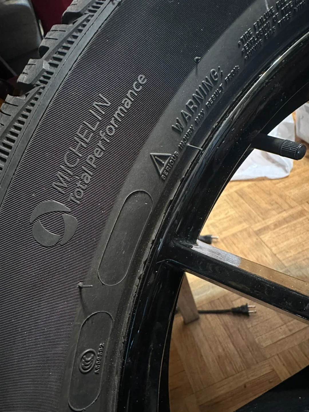 Set 4 mugs & wheels winter tire 19”