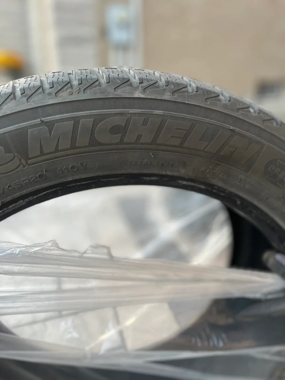 20” Winter Michelin Latitude Alpin image indicator(7)