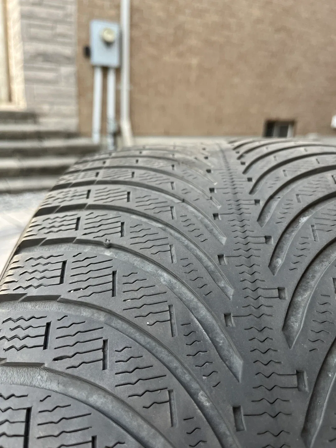 20” Winter Michelin Latitude Alpin image indicator(6)