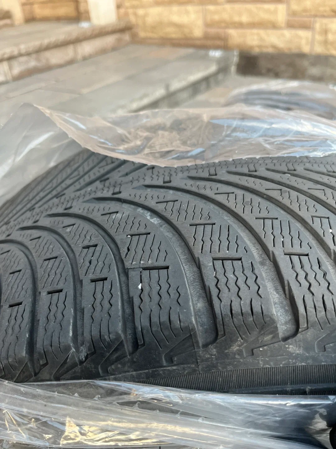 20” Winter Michelin Latitude Alpin image indicator(3)