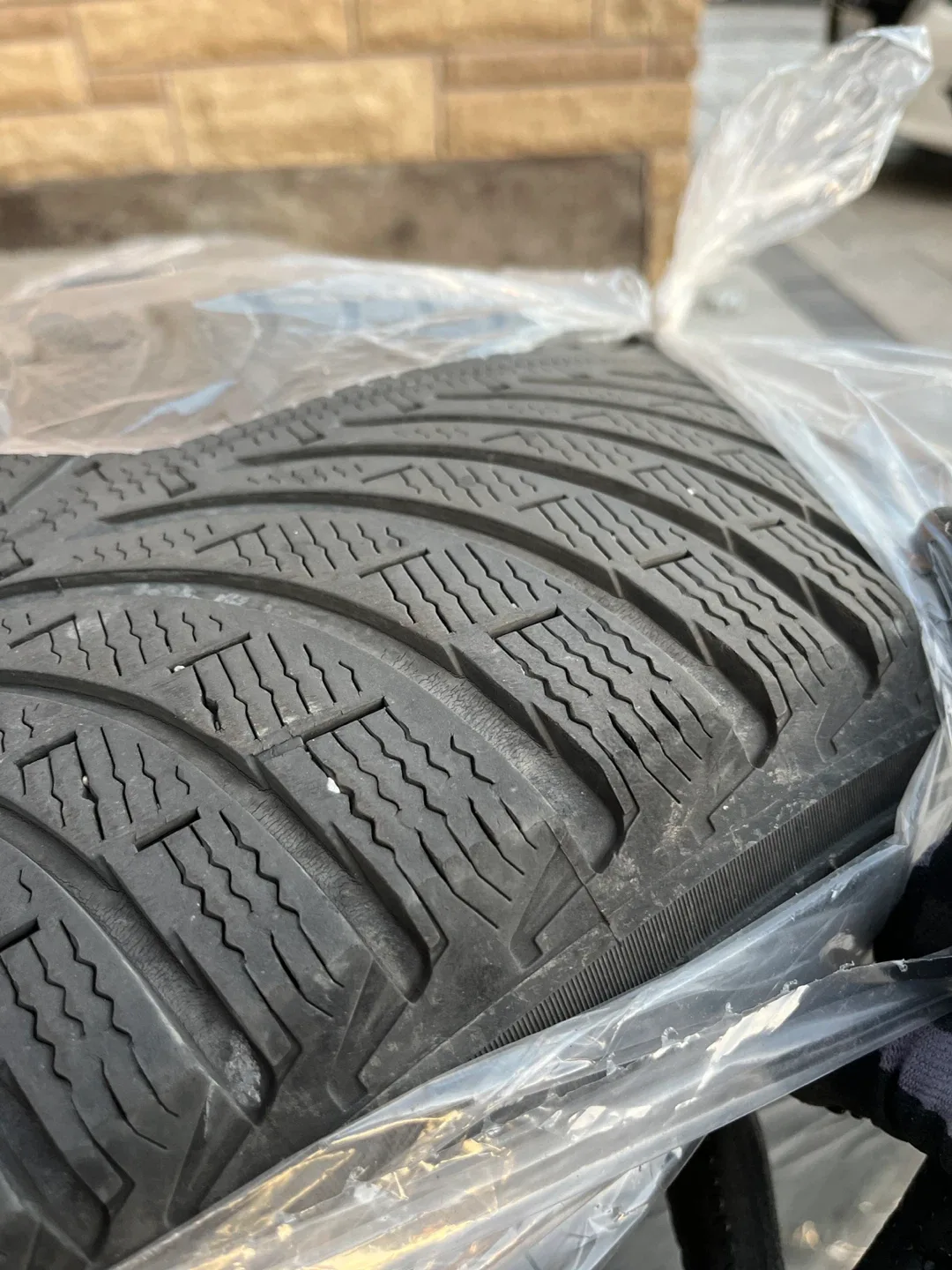 20” Winter Michelin Latitude Alpin image indicator(2)