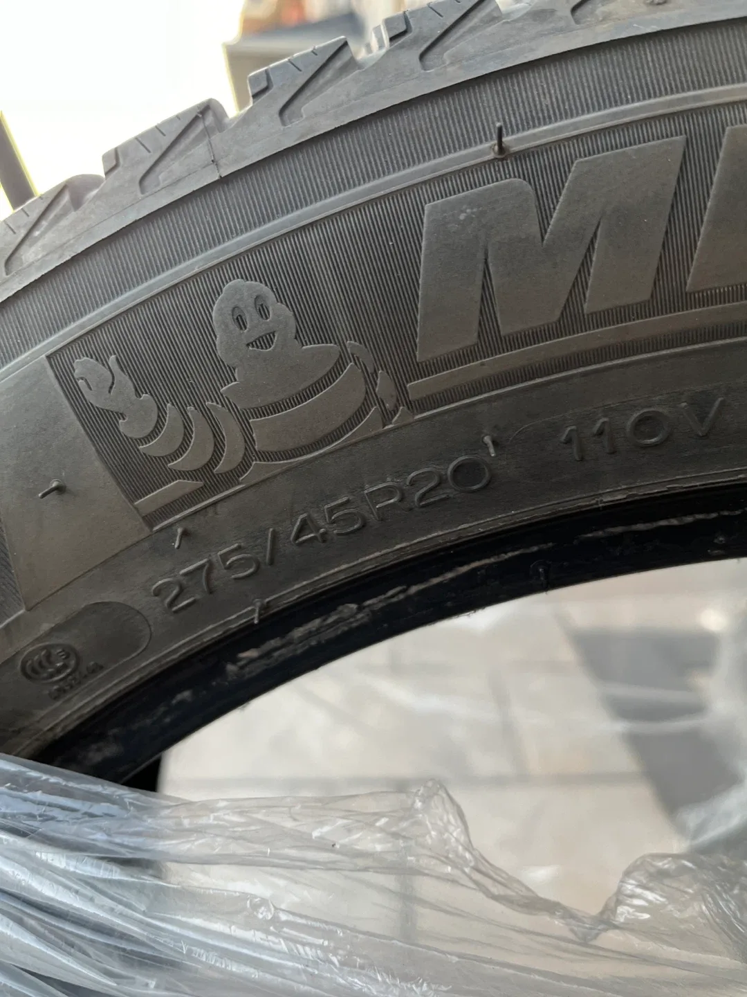 20” Winter Michelin Latitude Alpin image indicator(8)