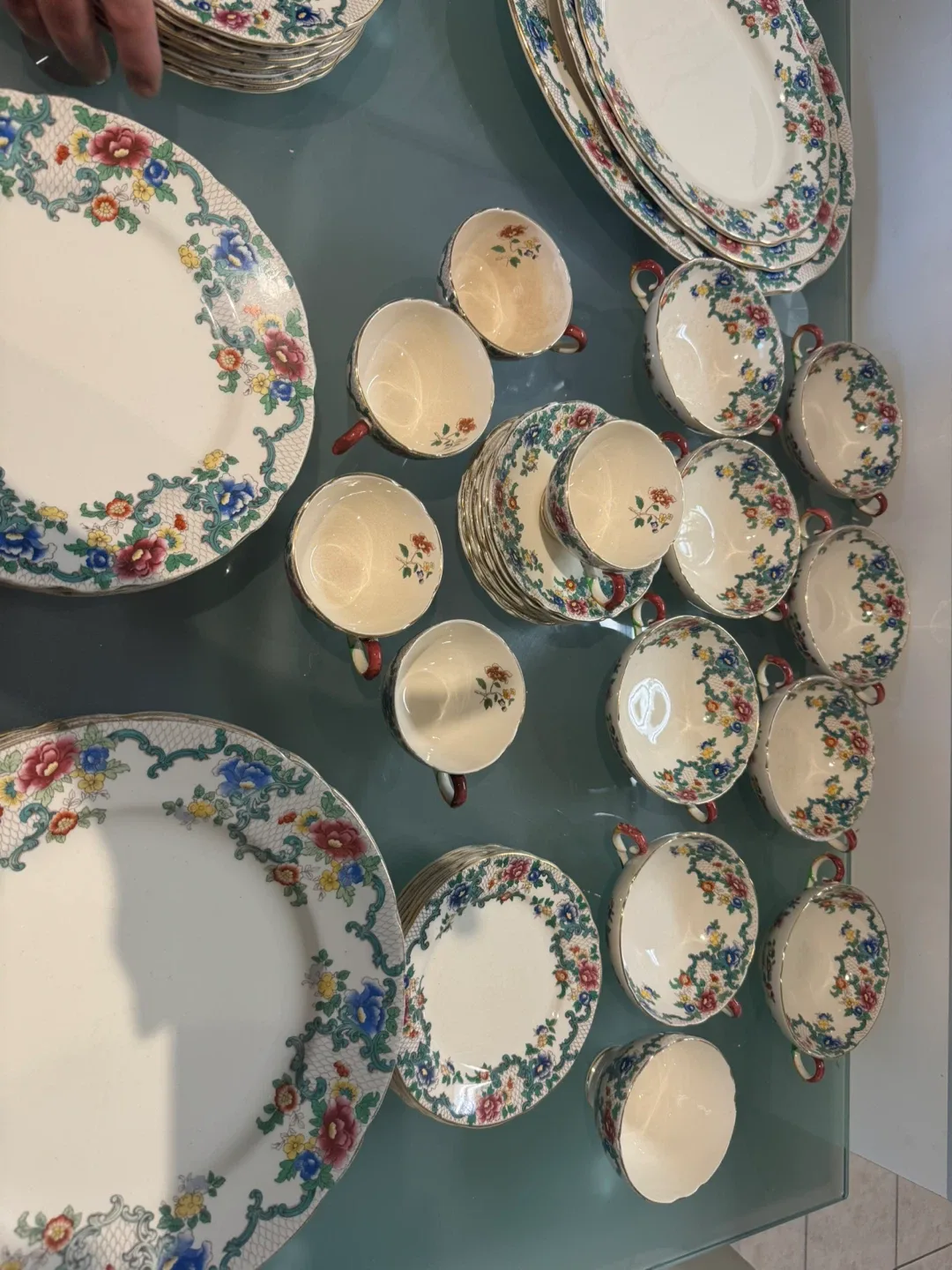 Royal Cauldon 'Victoria' Dinnerware Set