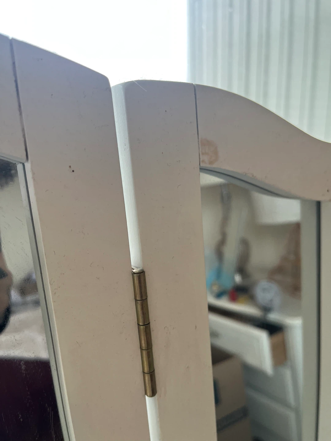 White Vanity Table with Tri-Fold Mirror - photo 5
