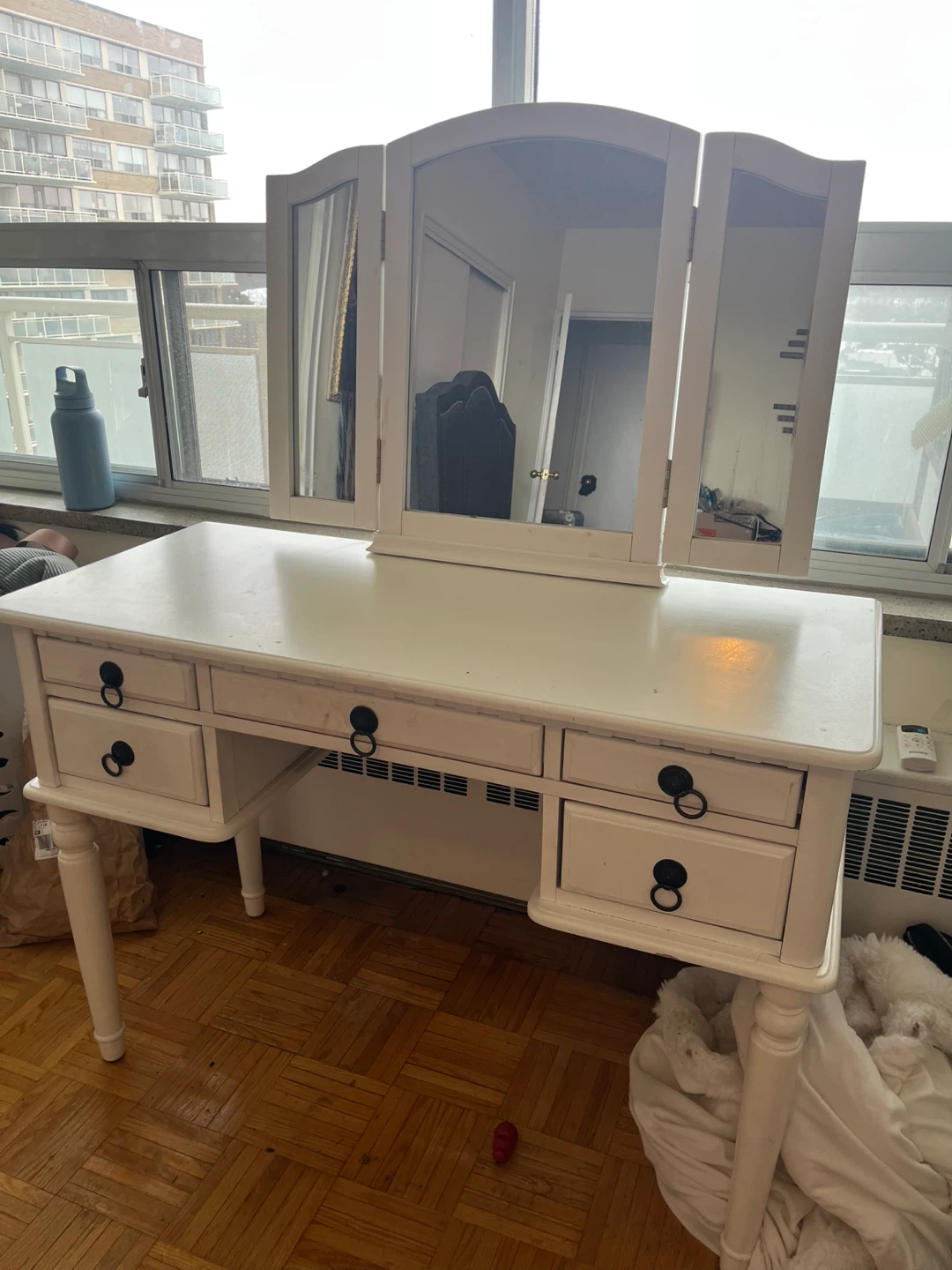 White Vanity Table with Tri-Fold Mirror - photo 2