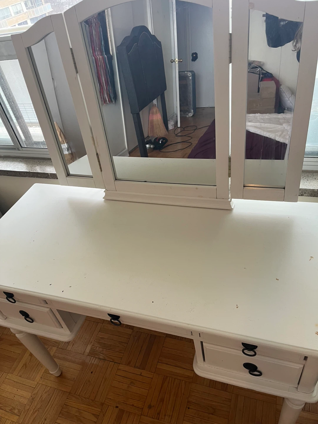 White Vanity Table with Tri-Fold Mirror - photo 3