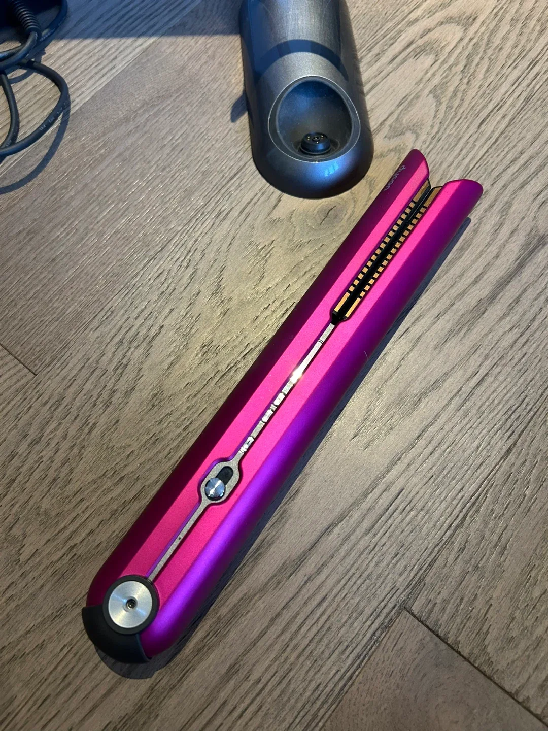 Dyson Corrale Hair Straightener w/ Charging Dock image indicator(2)