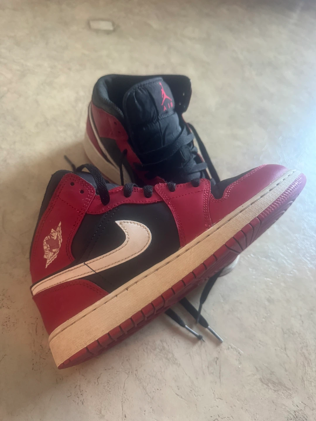 Air Jordan 1 Mid, Youth Size 6Y