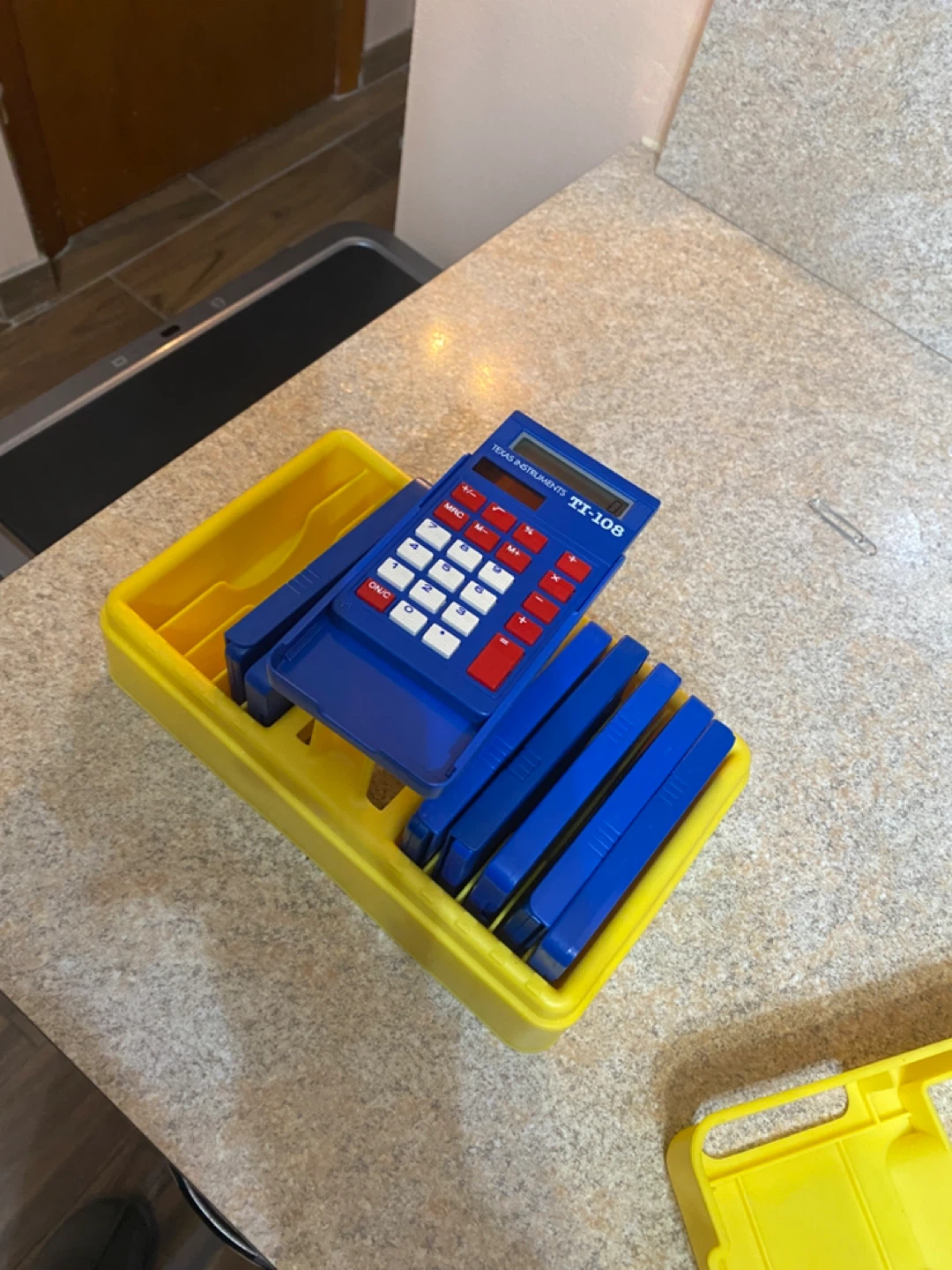 8 Texas Instruments calculators with case - photo 2