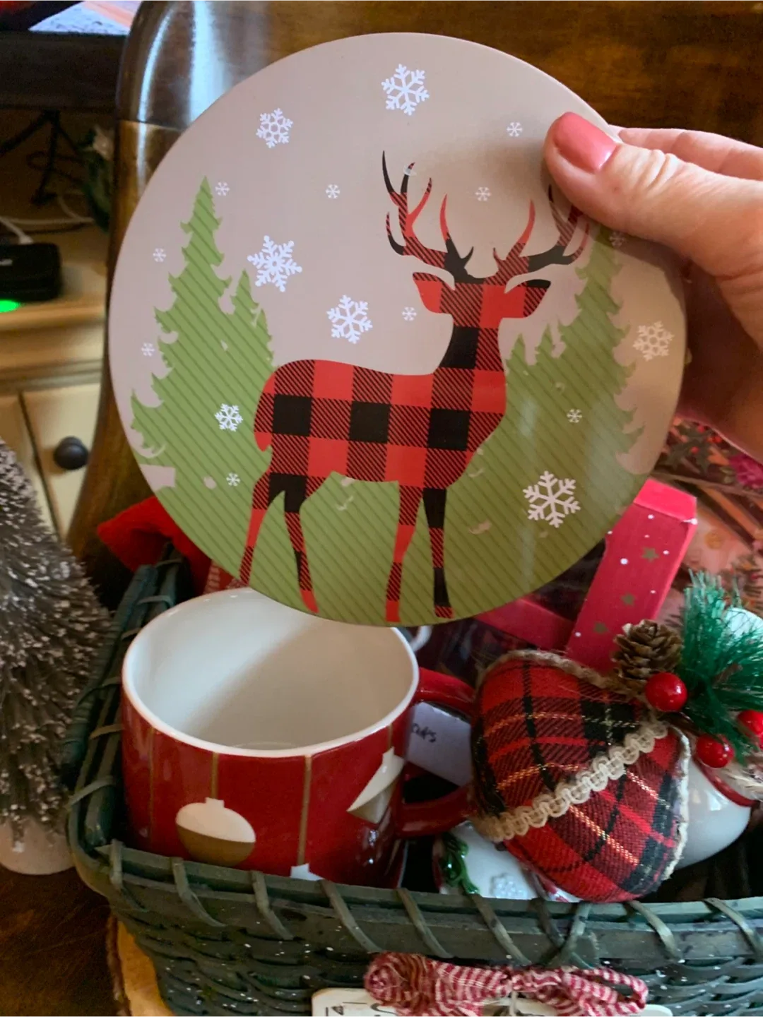 Festive Holiday Basket image indicator(6)