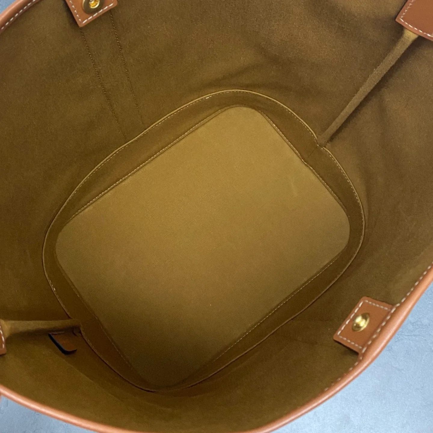 Celine Paris Bucket Bag image indicator(4)
