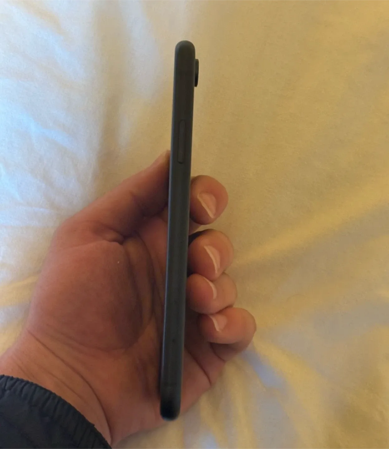 iPhone XR (black) image indicator(3)