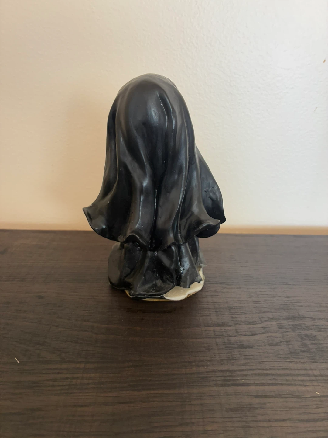 Nun Figurine - Damaged - photo 3