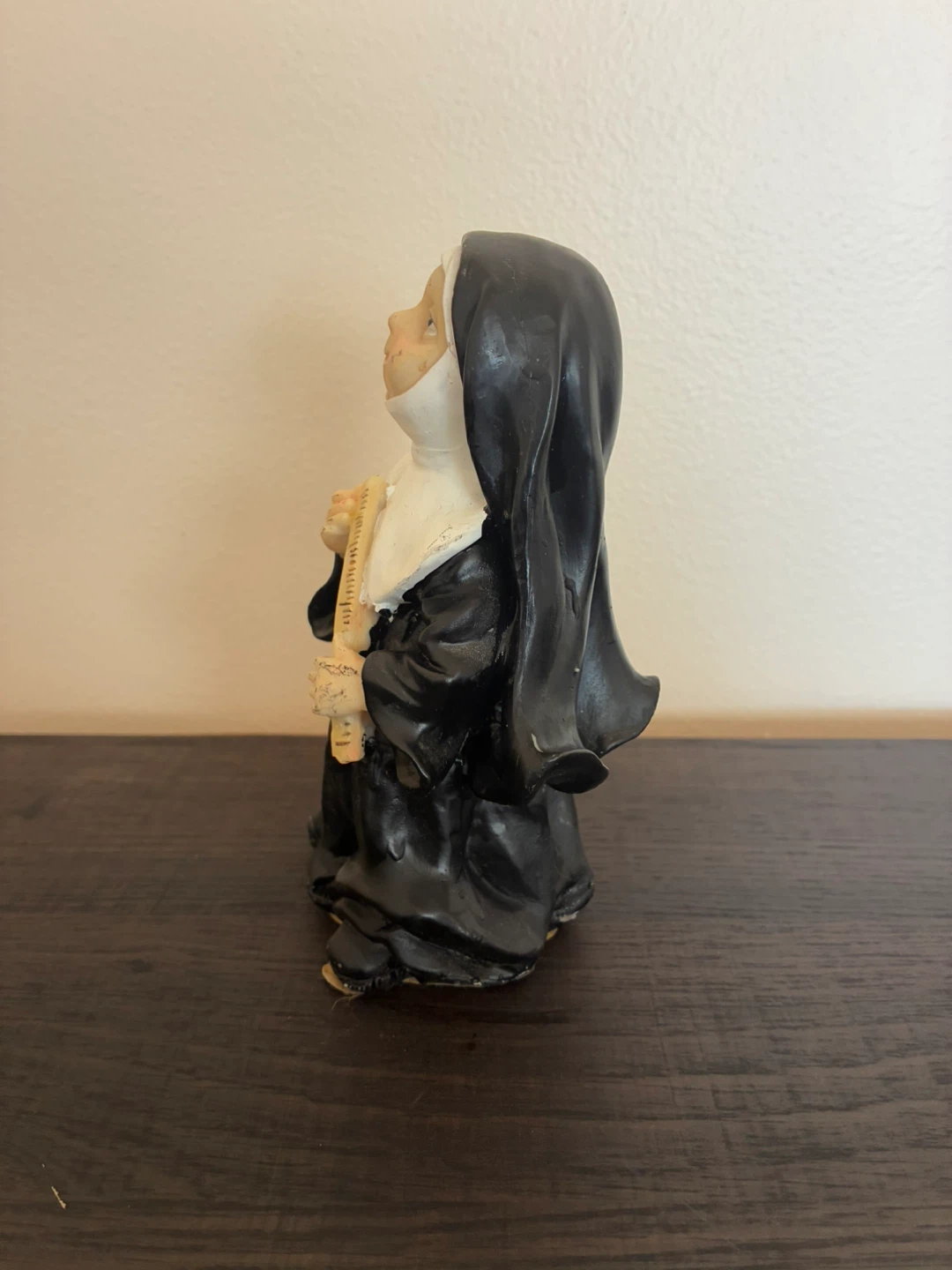 Nun Figurine - Damaged - photo 2