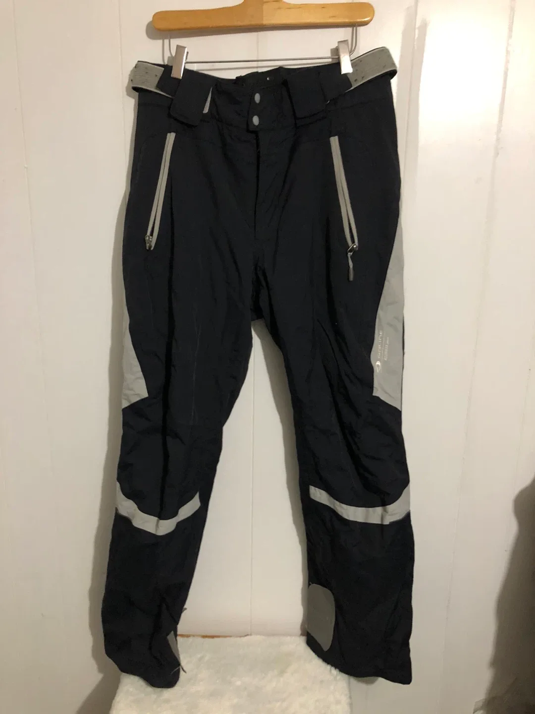 Men’s Black Ski / Snowboard Pants. Size Large.