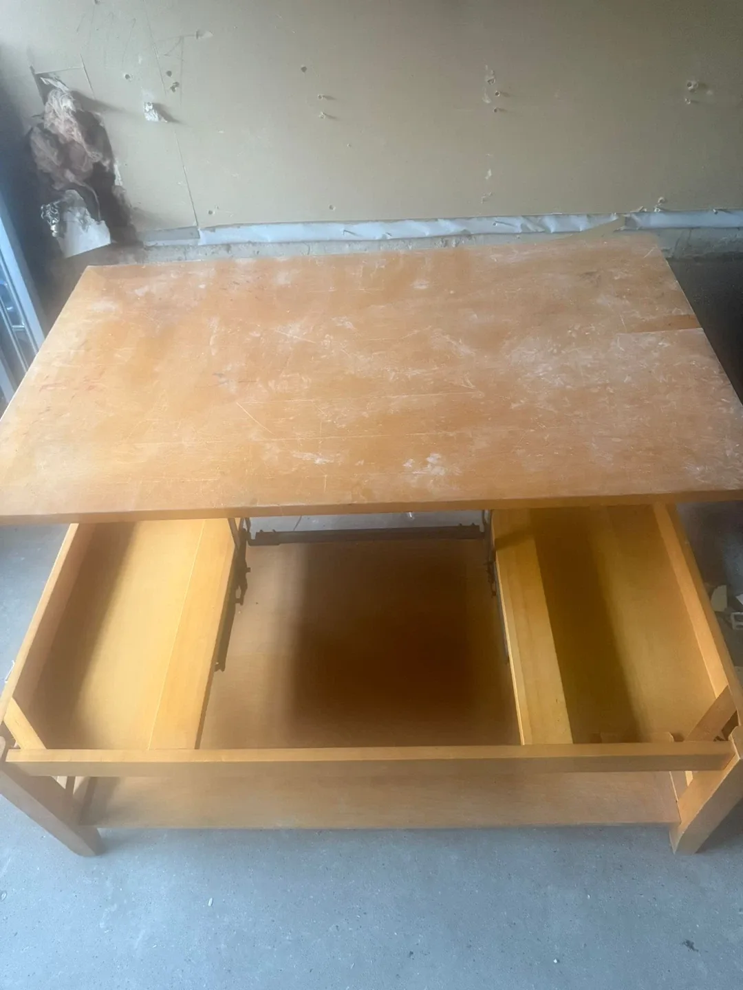 Wooden Coffee Table with Shelf image indicator(3)