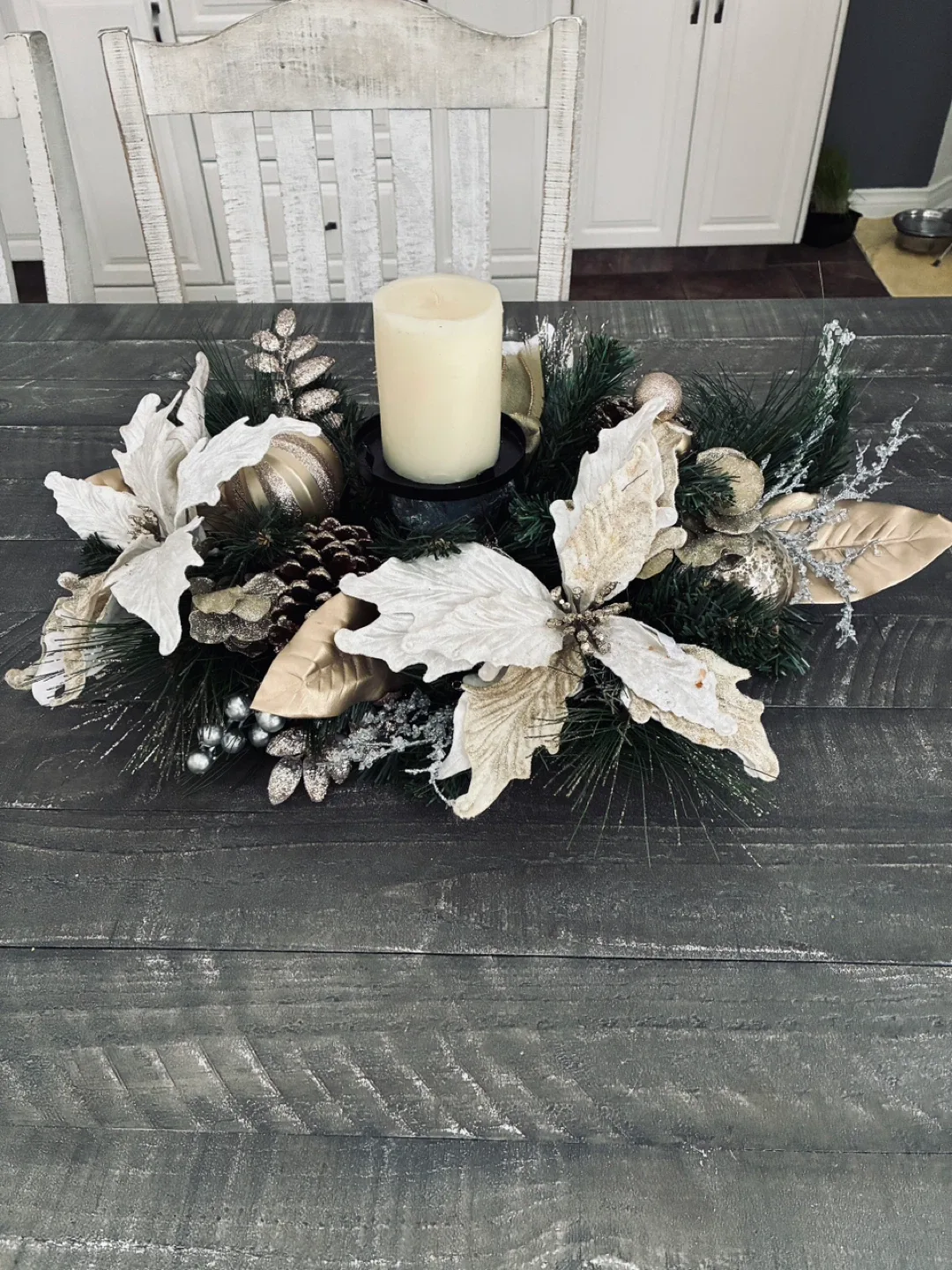 Gorgeous Christmas centrepiece with brand new pillar candle