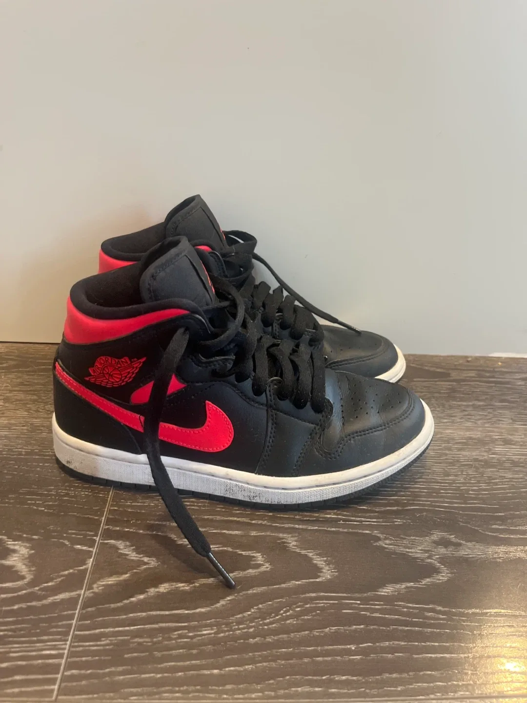 Nike Air Jordan 1 Mid Shoes - Black/Red, US 5