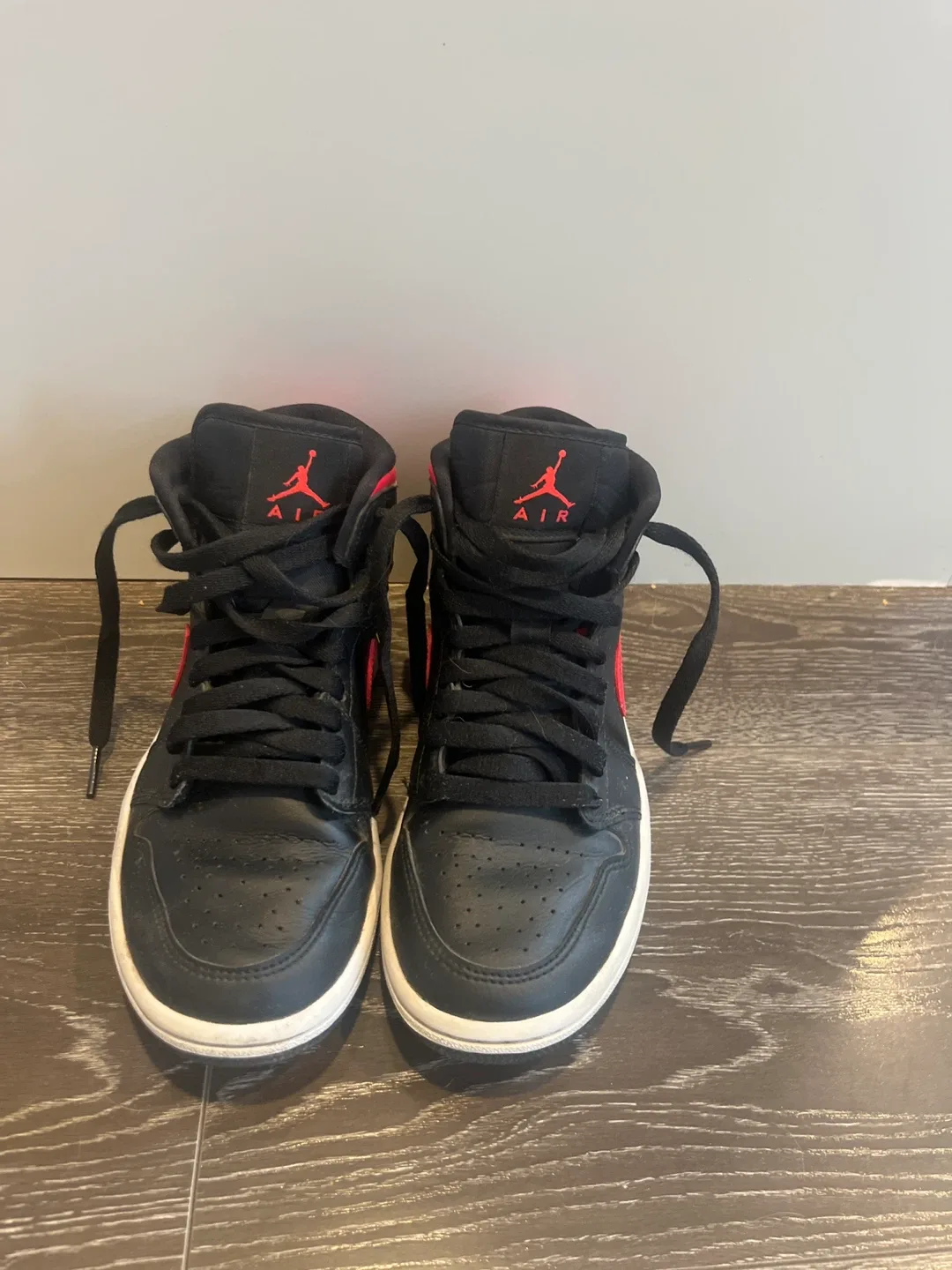 Nike Air Jordan 1 Mid Shoes - Black/Red, US 5 image indicator(2)