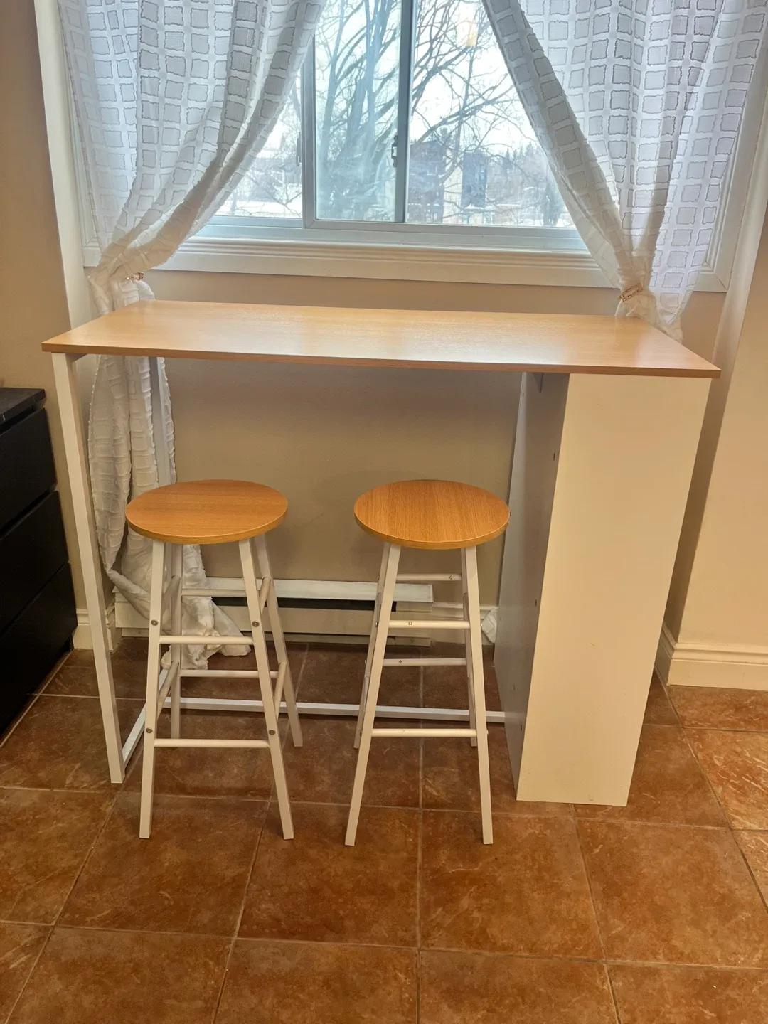 Counter Height Bar/Dining Table with 2 Stools