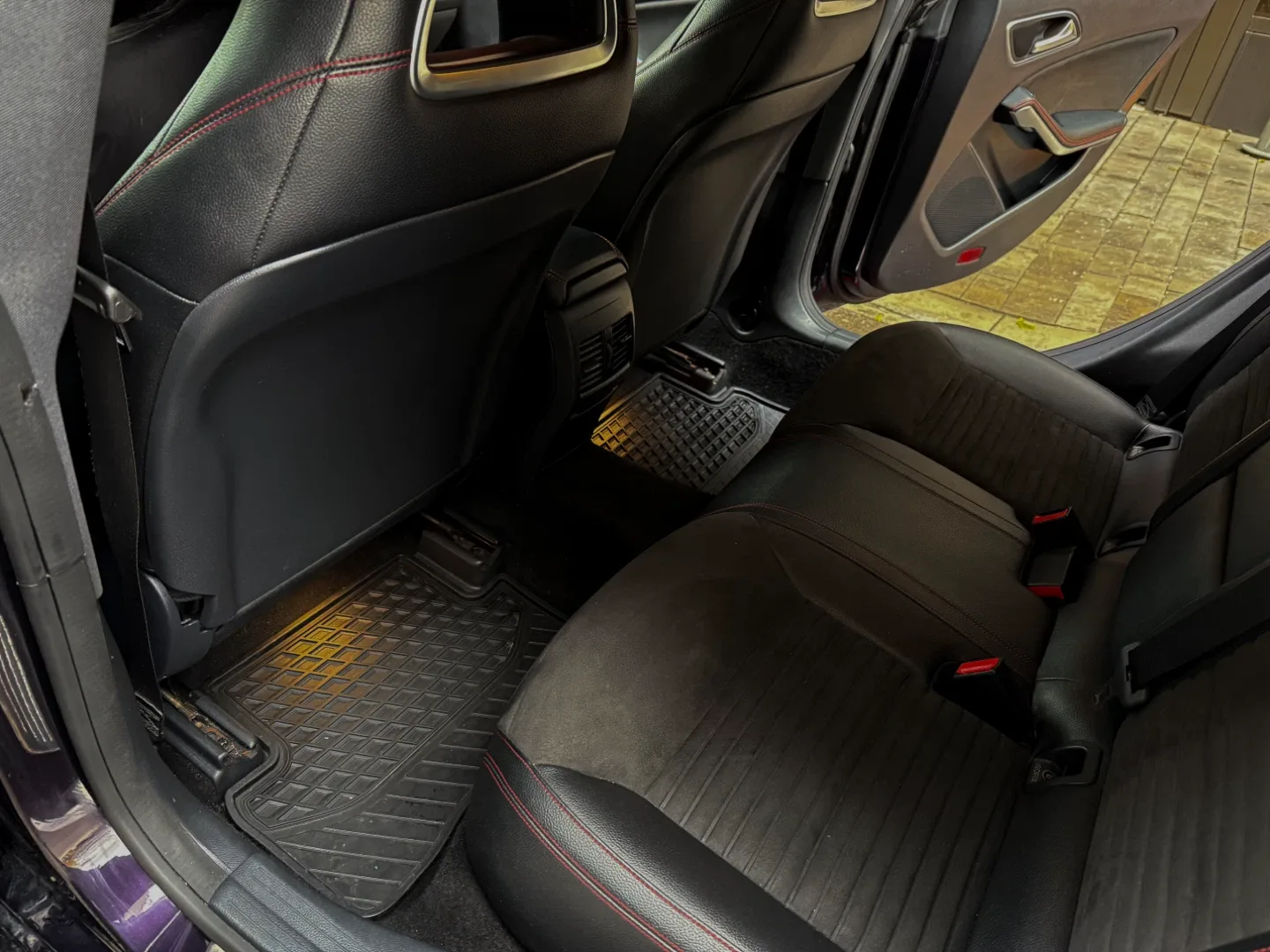 Mercedes-Benz CLA 250 4MATIC image indicator(7)