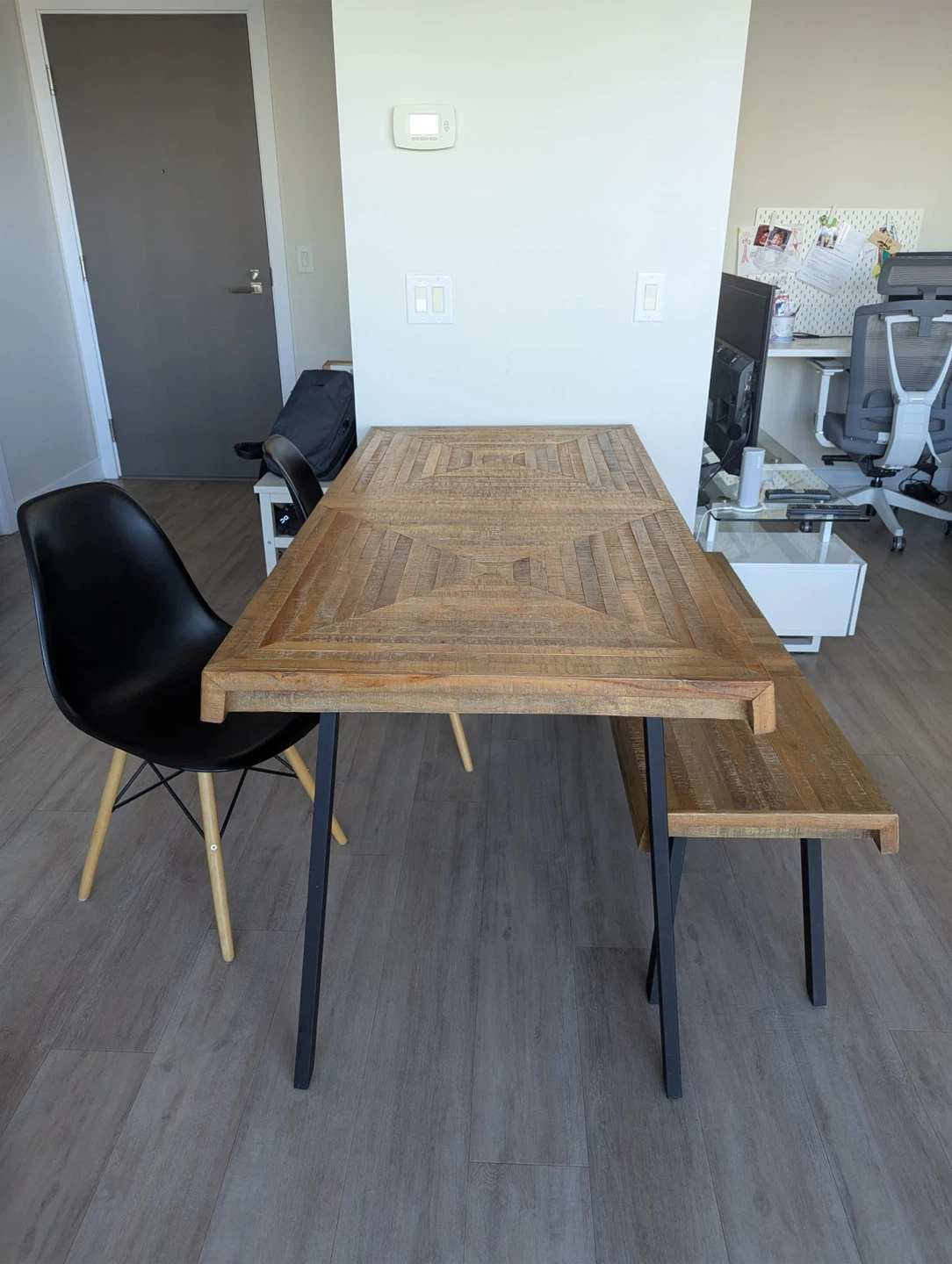 Move out sale! Last chance! Structube Wood Dining Table - photo 2