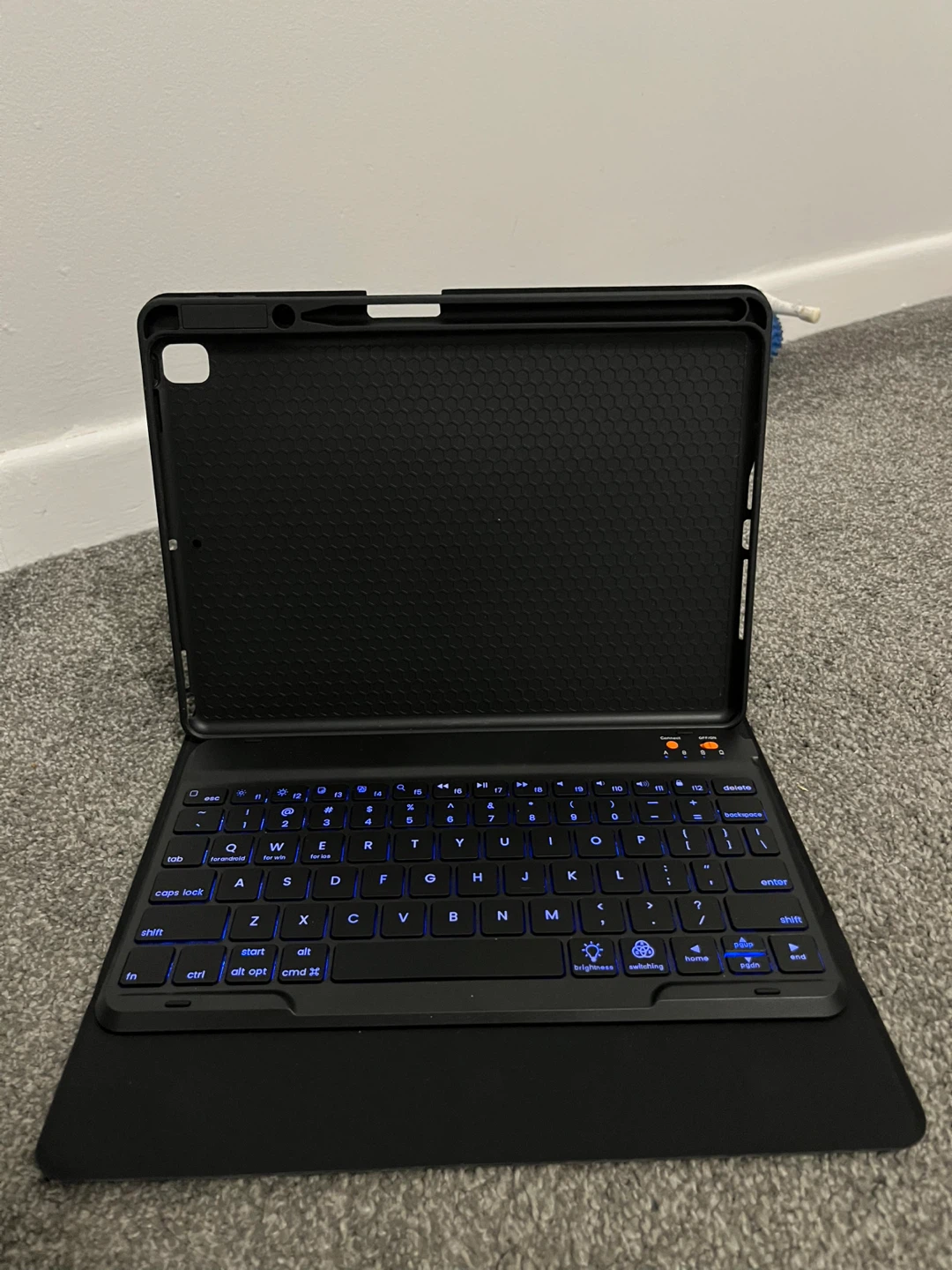 Wireless Keyboard Case for iPad - Brand New! - photo 2