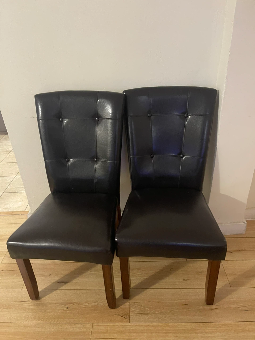 Round Marble Table with 2 Black Leather Chairs - photo 4