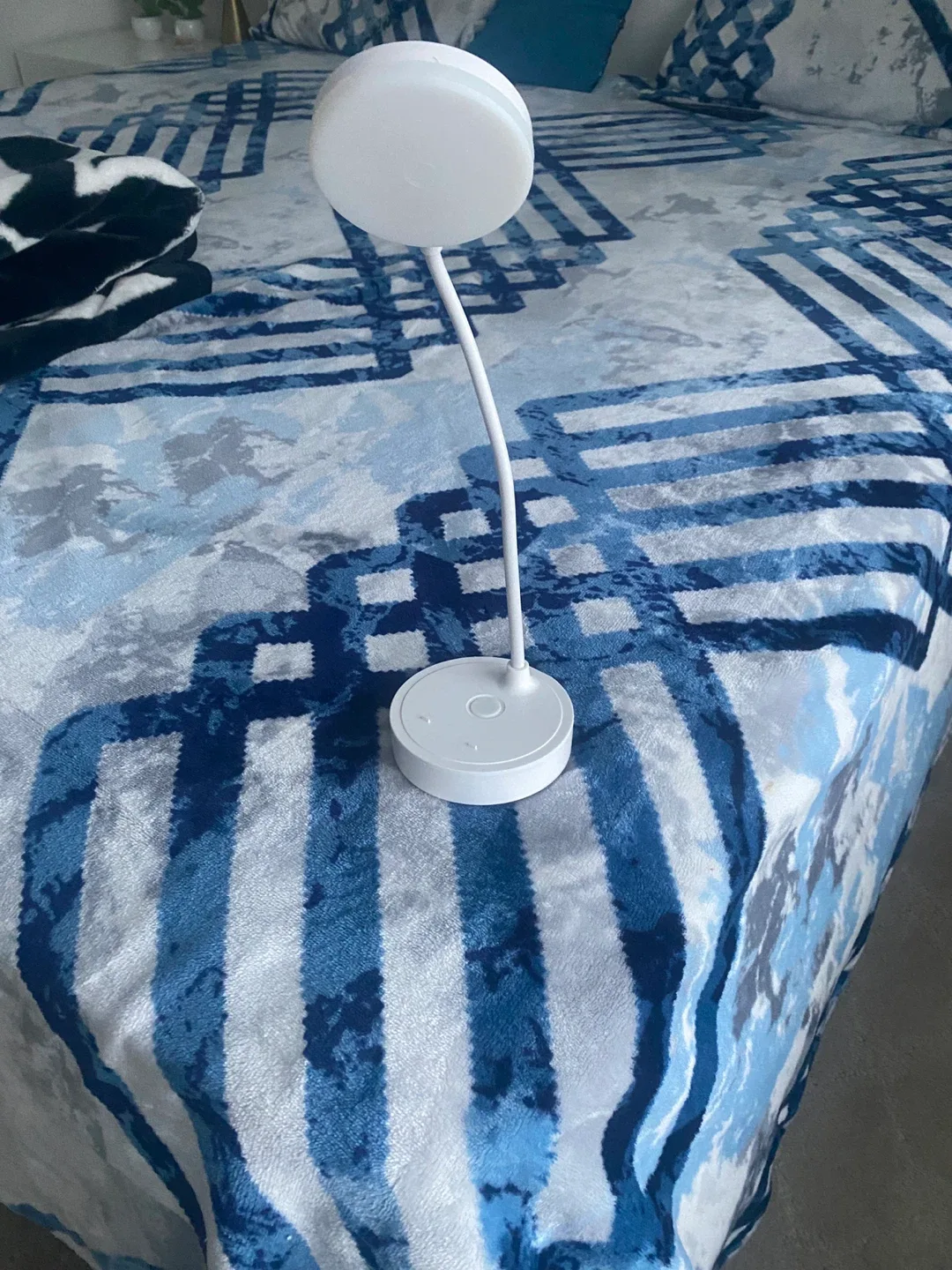 White Flexible LED Desk Lamp