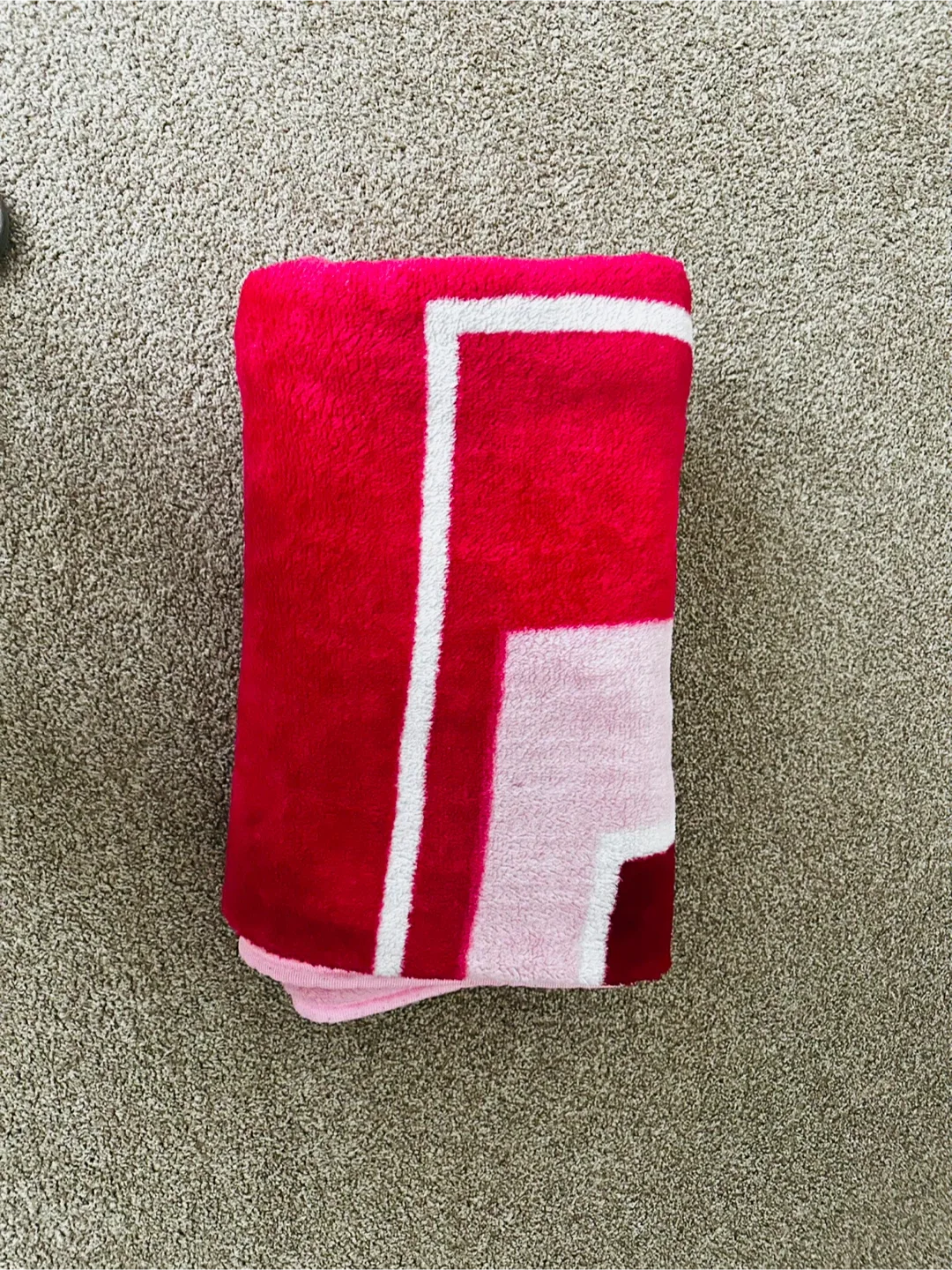 Pink & Red Geometric Patterned Blanket