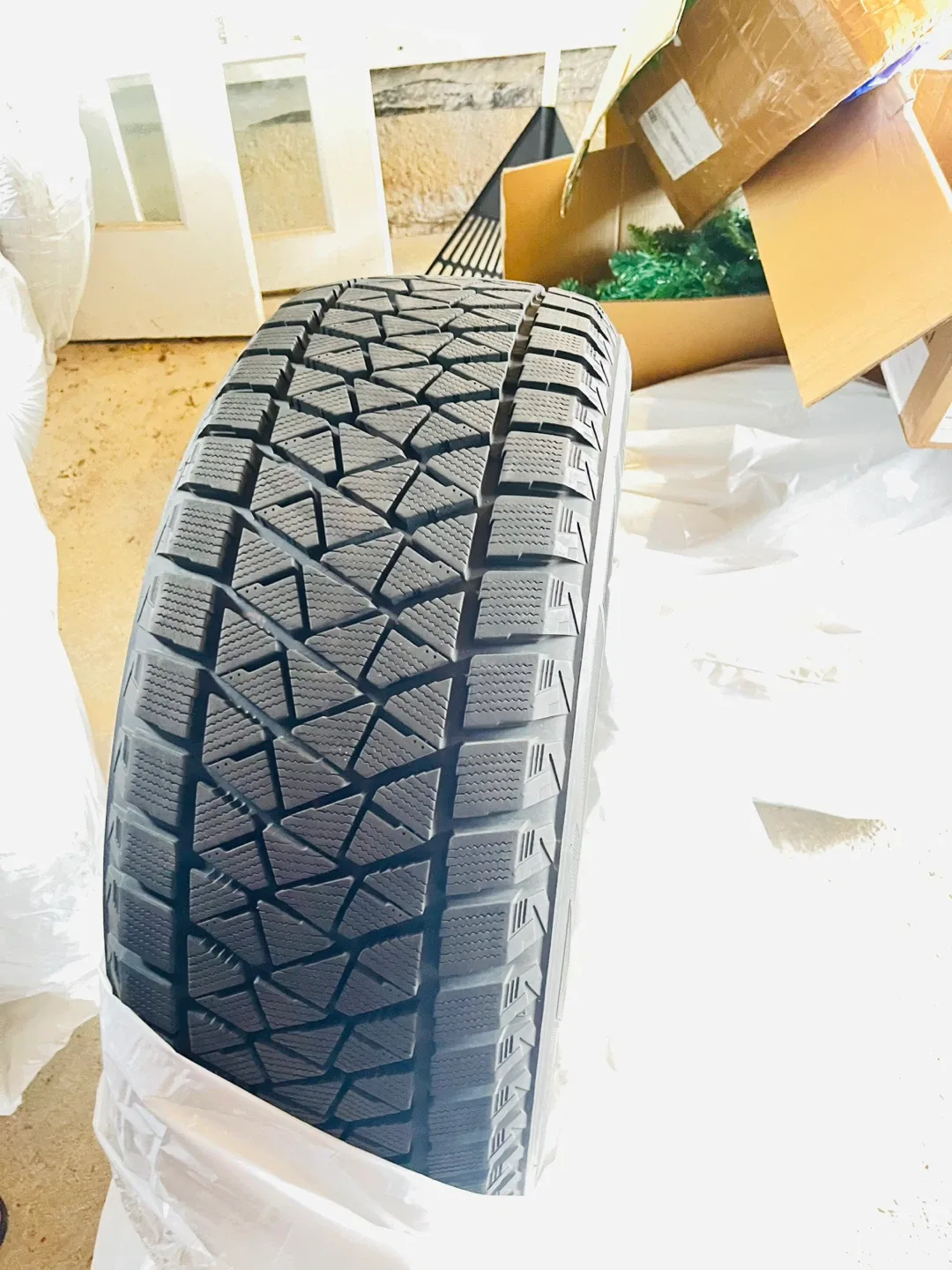 Bridgestone Blizzak DM-V2 255/55R19 111T XL Tires