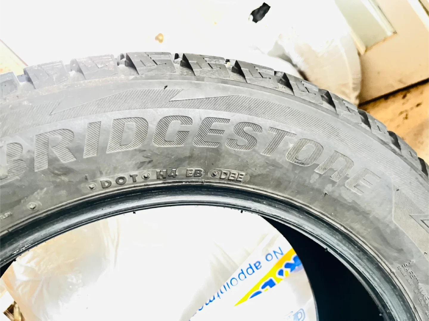 Bridgestone Blizzak DM-V2 255/55R19 111T XL Tires image indicator(3)