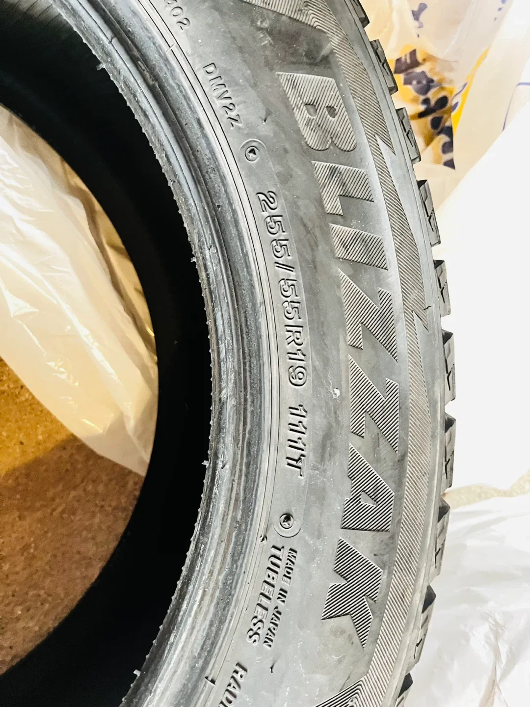 Bridgestone Blizzak DM-V2 255/55R19 111T XL Tires image indicator(6)