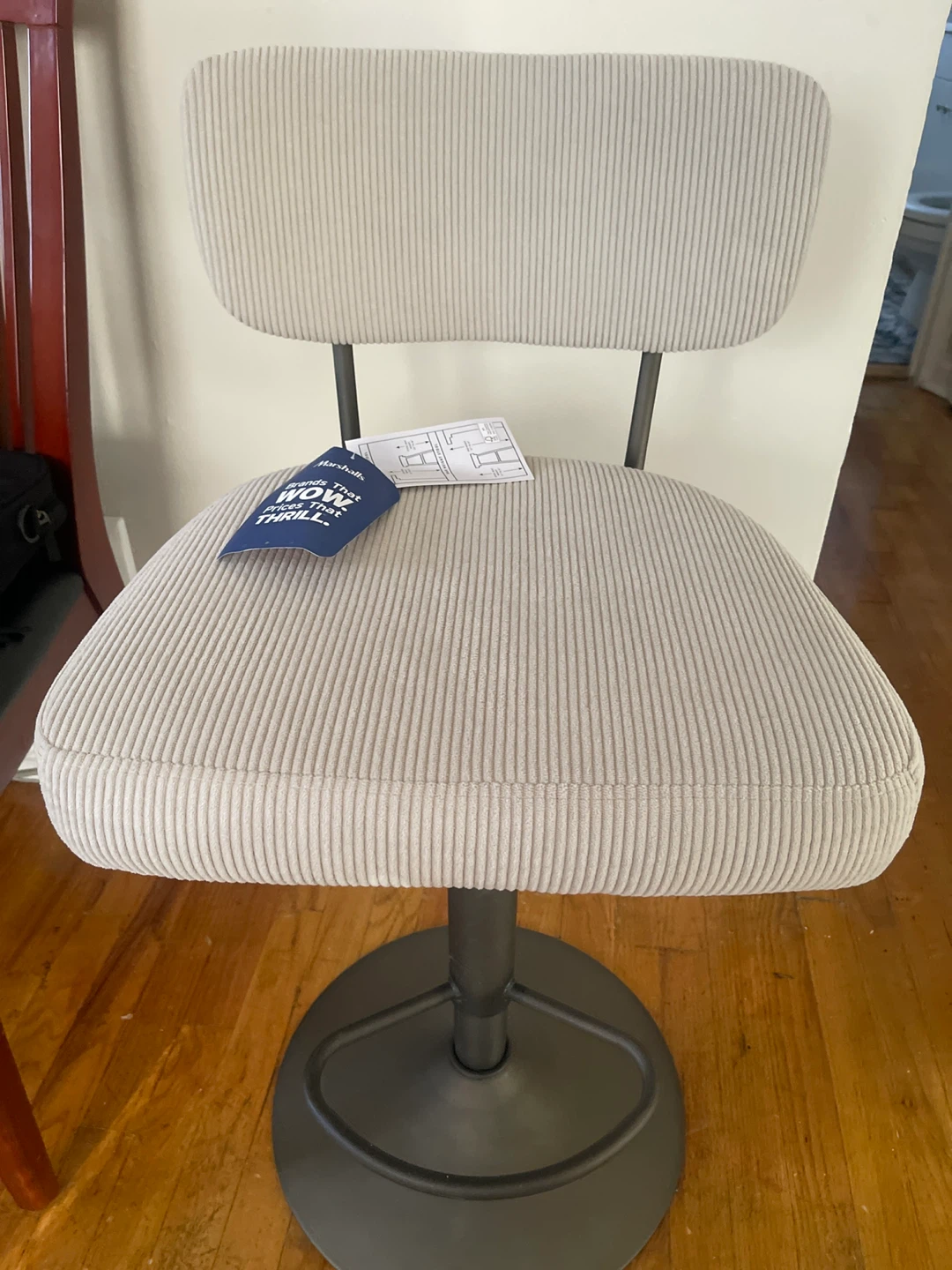 Adjustable Swivel Bar Stool