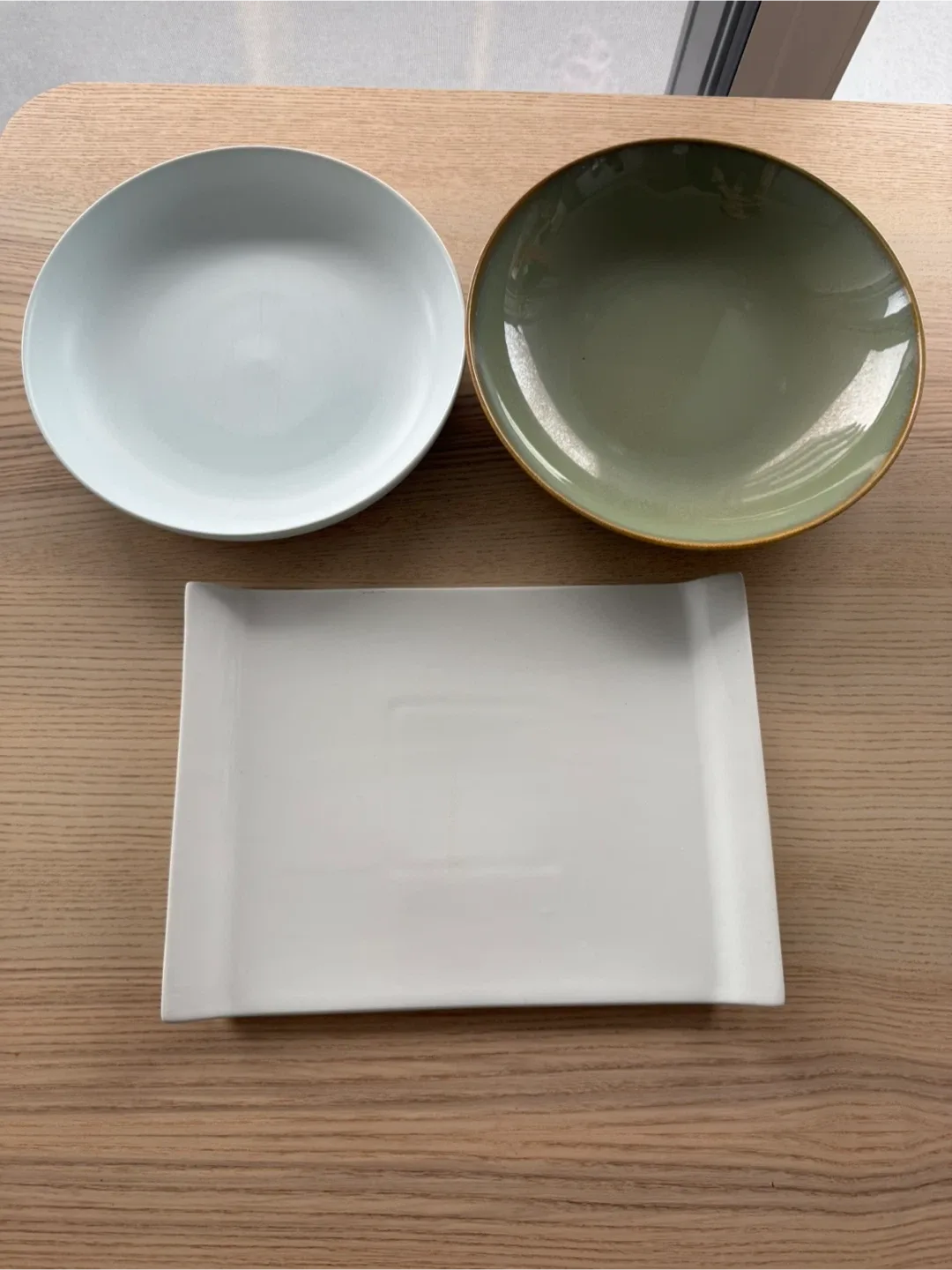 Porcelain dinnerware plates